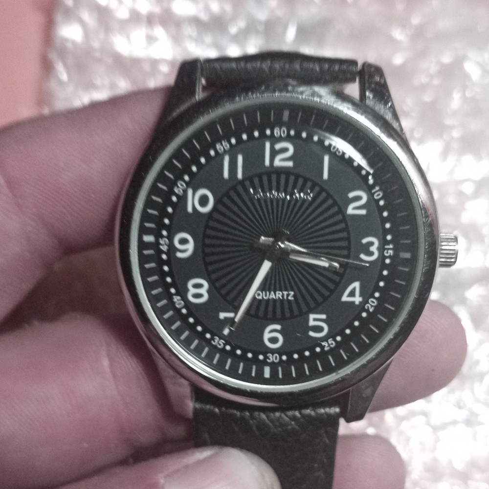 Quartz Analog Unisex Wristwatch Black Dial Arabic Numerals Leather Strap