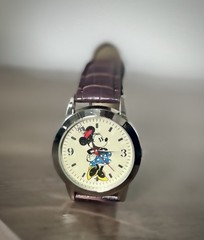 CERTIFIED DISNEY brown wristwatch MINNIE MOUSE shoes YELLOW dress BLUE hat RED