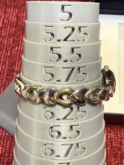 🔥🔥NEW- Women’s Bulova Watch Two Tone Classic Heart Shaped Links 98V02 New B+