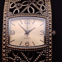 Elegant Vintage Style Bangle Cuff Watch Women’s Quartz Antique Gold Tone