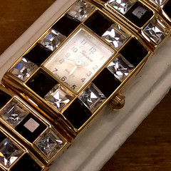 Ladies Geneva Icy Black & Clear Rhinestone Gold Tone Bracelet Watch 7″ (working)