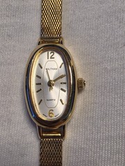 Waltham YW432R Wristwatch Gold Stainless Steel Gold-tone Mesh Bracelet
