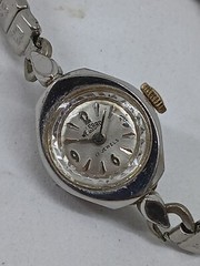 Vintage Welsbro Women’s 17mm Manual Wind 17 Jewel Flex Band Watch