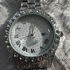 Silver Gem-Set Analog Wristwatch – Roman Numerals, Diamond Pattern Dial