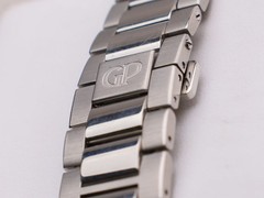 Girard-Perregaux Laureato Men’s Black Watch – 81010-11-634-11A