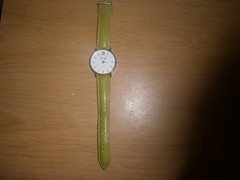 Green faux scale leather Citron quartz watch. 24cm. (E22a3)