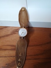 Diane Von Furstenberg Gold Tone Mesh Bows Stainless Steel Watch Vintage Running