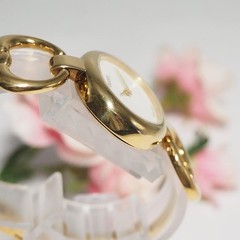 GUCCI 1600 shell bangle watch wristwatch H929