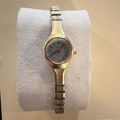 Quartz Women’s Quartz Analog Dress Watch Gold Tone Bracelet Silver Dial