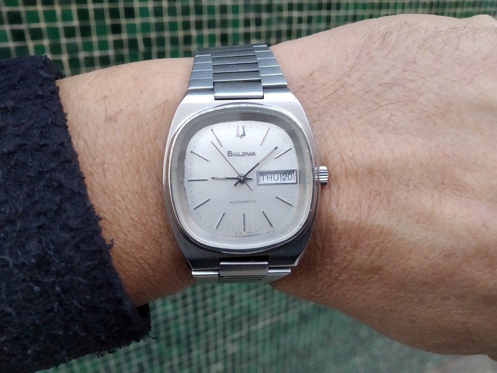 BULOVA AUTOMATIC SQUARE TV CASE DAY DATE ALL ORIGINAL BEAUTY RARE ETA 28800 SWIS