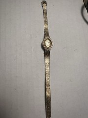 Gruen 17 Jewels Women’s Manual Mechanical Oval Roman Dial Gold Bracelet