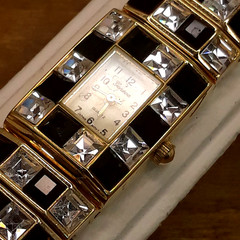 Ladies Geneva Icy Black & Clear Rhinestone Gold Tone Bracelet Watch 7″ (working)