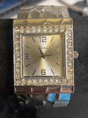 WOMAN’S GENEVA WRISTWATCH SILVERTONE BANGLE CUFF NEW BATTERY