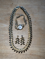 Women’s Gold Tone Analog Dress Watch Bracelet White Dial w/ Necklace & Earrings