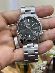 Seiko 5 Automatic Gray Rodium Dail Mens Watch Japan made 7009