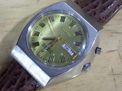 Ricoh 5 Automatic 21 Jewel Men’s Watch runs Yellow Dial day/date Stainless Japan
