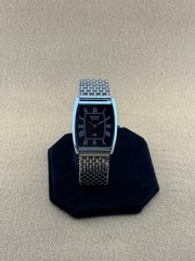 BLACK SILVER BARREL Vintage Seiko Slim Quartz Men’s Wristwatch