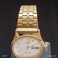 Working Casio MQ 514 Gold Men’s Day Date 3 Hand Watch