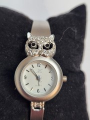 Women’s M Quartz Silver Owl Bangle Watch. Analog Dial Dress/Formal