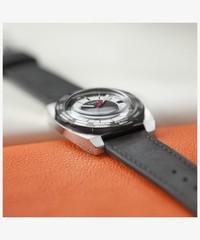 Timex 1972 World Time Reissue Watch Cushion Case Leather Band Vintage