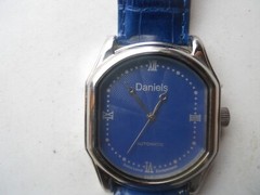 Daniels Automatic men’s blue leather wristwatch.Swiss lever escapement 21 Rubies