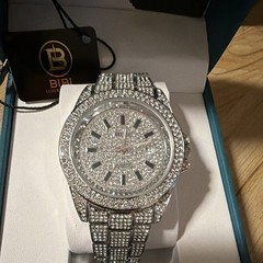 BIBI Quartz Analog Watch Silver Tone Metal Bracelet Date Gem-Set Bezel Box