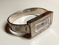 Vintage~GUCCI Italy WOMENS Analog WRISTWATCH~Fold-Over Clasp Bracelet~SILVERTONE