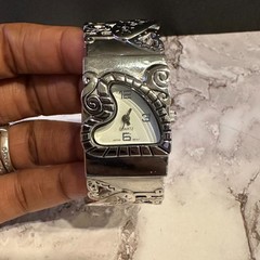 Heart Shaped Watch Women Silver Tone Wide Cuff Band New Battery 6.5 Inch