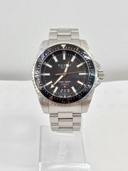 GUCCI 136.3 Silver Dial Quartz Mens Watch Auth Japan