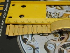 VINTAGE PULSAR HONG KONG MADE FOLD OVER WATCH BAND GOLD TONE 18 MM ENDS