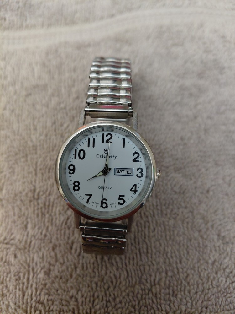 Vintage Celebrity Quartz Men Watch Day Date White Easy Read Silver Stretch Band