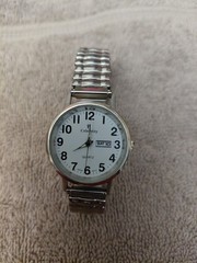 Vintage Celebrity Quartz Men Watch Day Date White Easy Read Silver Stretch Band