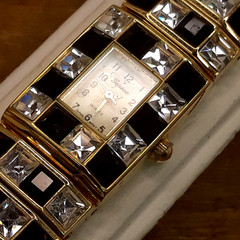Ladies Geneva Icy Black & Clear Rhinestone Gold Tone Bracelet Watch 7″ (working)