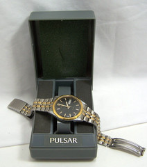 Vintage Men’s Pulsar Quartz Watch for Parts/Repair/Restore, Runs