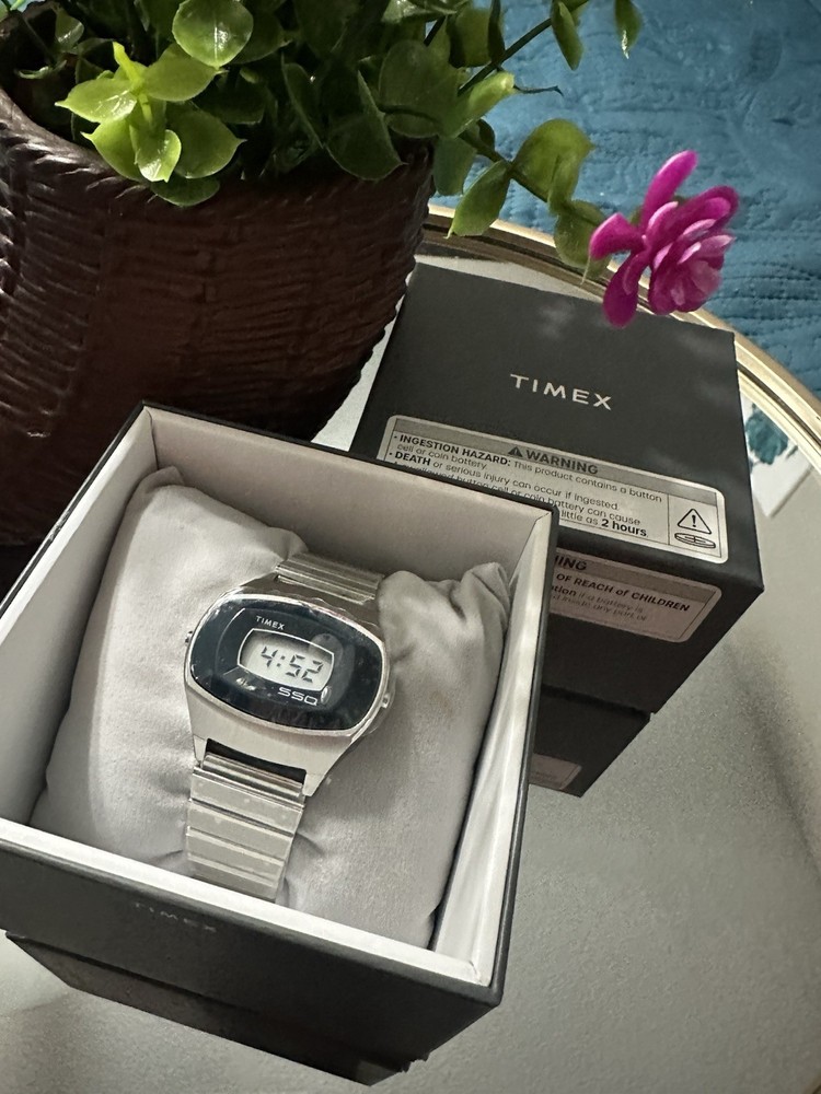 Timex 1975 SSQ Digital Reissue TW2Y06100 Stainless Steel 38mm New in Box