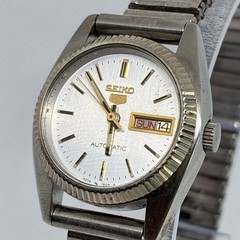 SEIKO 5 Automatic Watch 70s Vintage White Dial Gold Silver Date Day Ladies