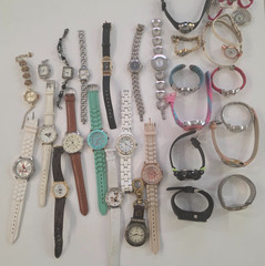 1 Lot Mixed Watches for Parts , All Untested Some Missing Parts
