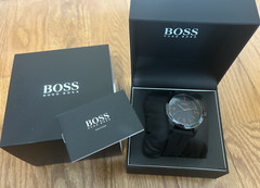 NWB Authentic Hugo Boss 1530018 Men Watch Quartz Black Red Dial Rubber Band 44mm