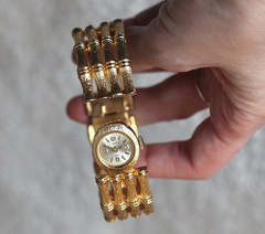 Vintage VANTAGE Hidden Watch Bracelet Women’s Gold Tone Hinged Bangle 70s 80s