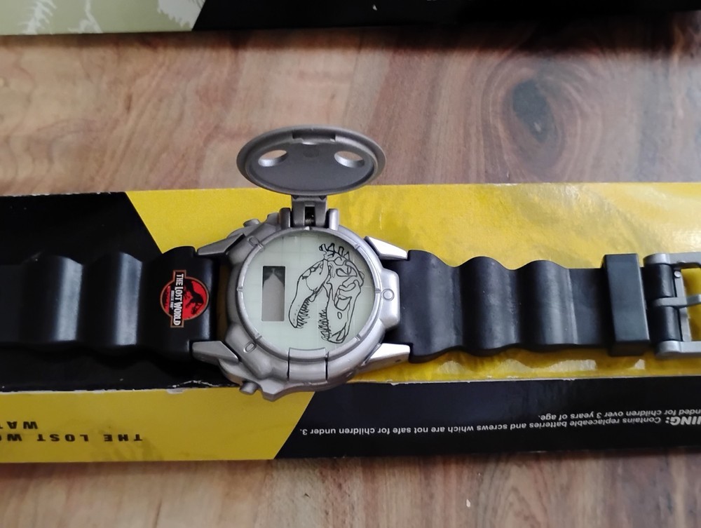 Digital Wristwatch Skeleton Dial Gray Round Silver Case Blackstrap Burger King.