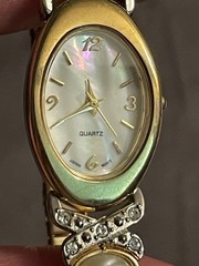 Vintage Women’s Quartz Wristwatch, Gold Tone Oval Case, Mother of Pearl Dial