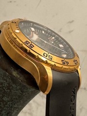 Náutica screw down crown OVERSIZED men’s watch Gold rubber strap N18523G 54mm