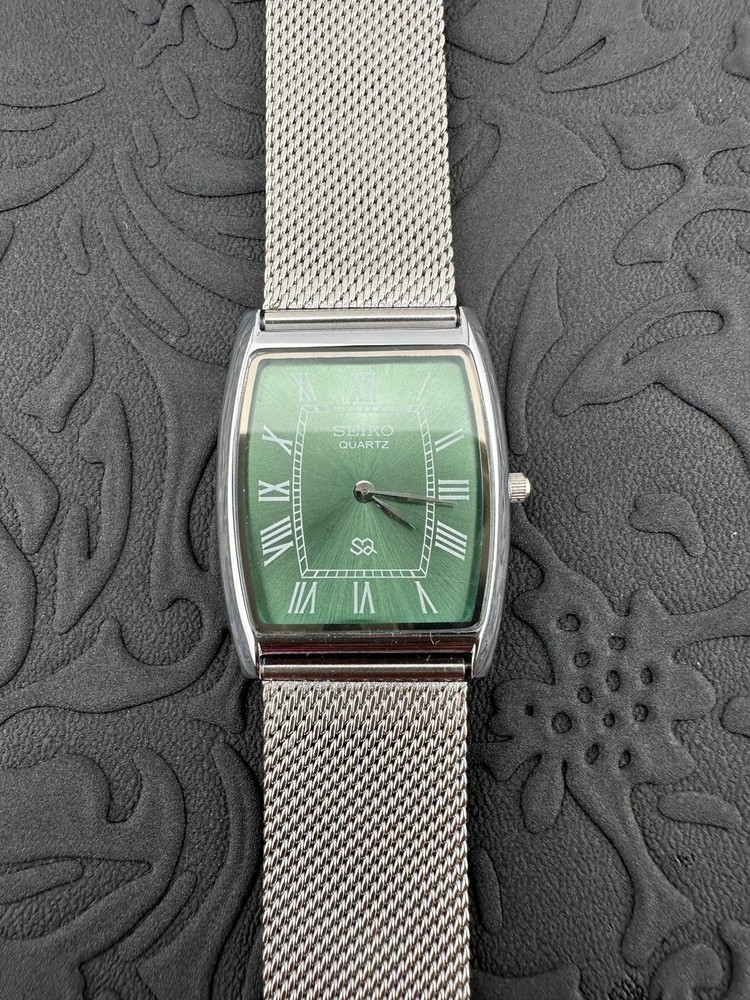 GREEN DIAL Vintage Seiko Slim Quartz Men’s Wrist Watch