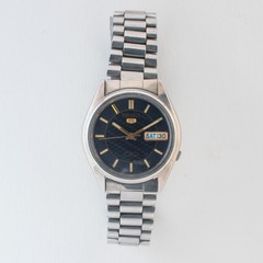 Vintage Seiko 5 Automatic Dark Blue Honeycomb Dial Gold Accents 7S26A Men Watch