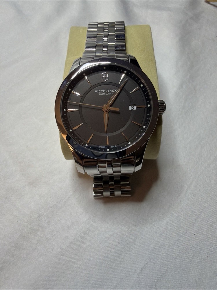 Victorinox Swiss Army Men’s Watch 40mm Silver Tone SS Bracelet Quartz 241801