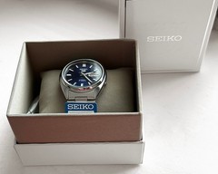 New in box Seiko 5 Automatic 21 Jewels Japan Made SNXS77 Men’s Watch