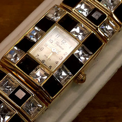 Ladies Geneva Icy Black & Clear Rhinestone Gold Tone Bracelet Watch 7″ (working)