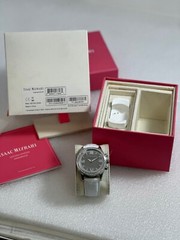 Isaac Mizrahi P1L46AA#ABA Smartwatch 42mm Silver with Crisp White strap