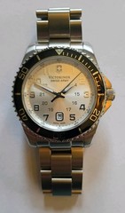 Victorinox 241437 Men’s Maverick quartz silver Dial Steel Bracelet Watch