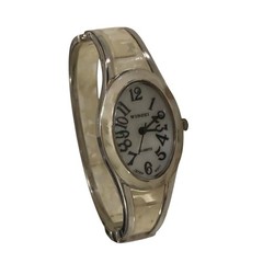 WINCCI 1050 Women’s Quartz Analog Oval Watch and mother-of-pearl inlay.